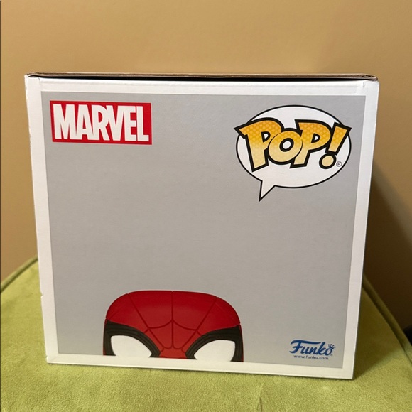 Funko Pop! Jumbo Spider-Man Integrated Suit - Picture 7 of 8